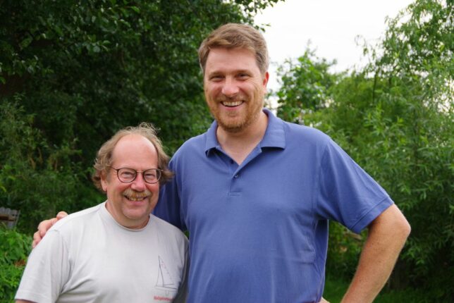 Von links: Mike Bartels und Malte Storn (August 2022 in Lychen nördlich von Berlin beim 18.Holzpiratenfestival)